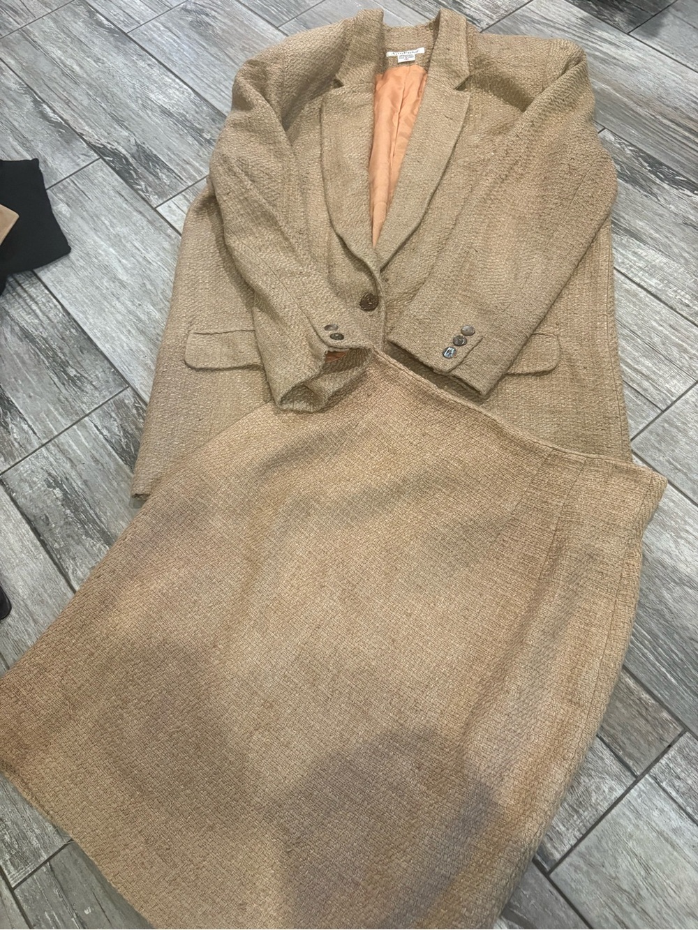 Classic Women's Tan 100% silk Blazer skirt set Vintage Style